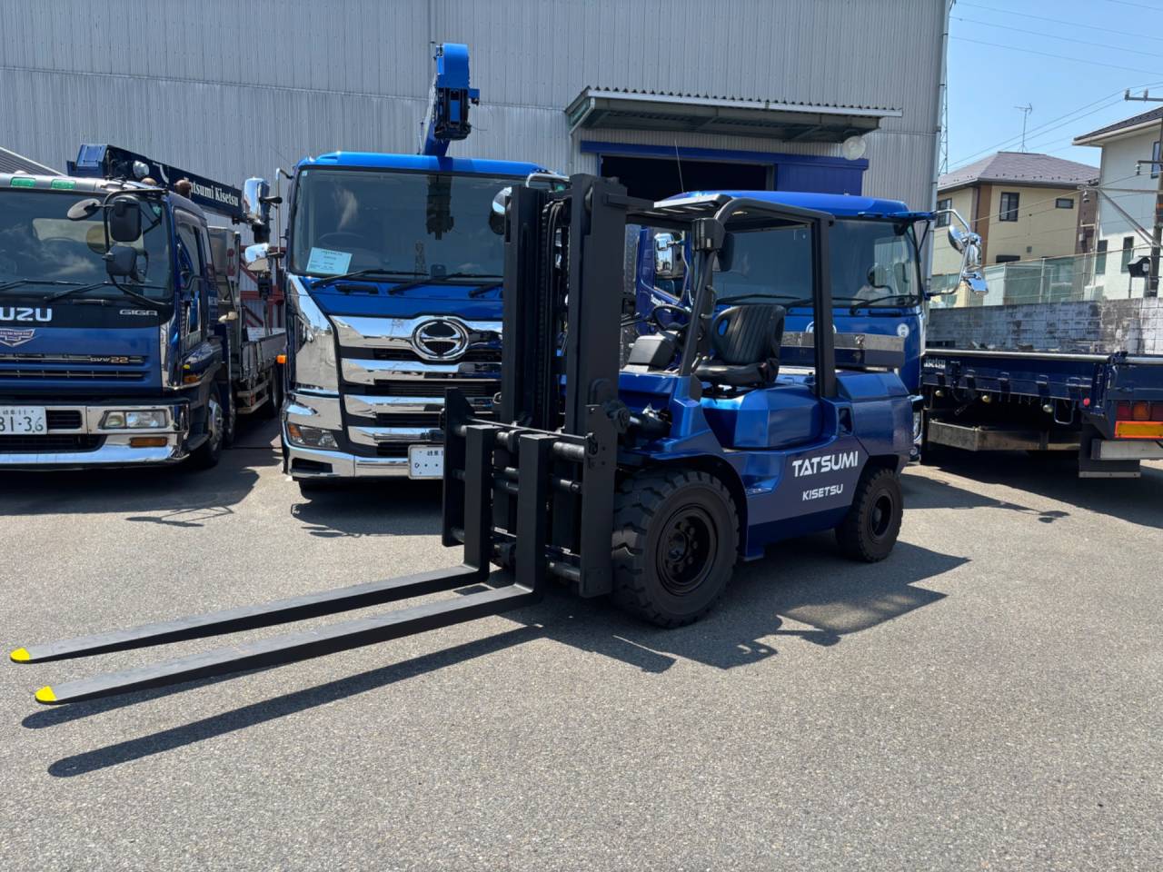 【社内塗装でフォークリフトが生まれ変わりました！】